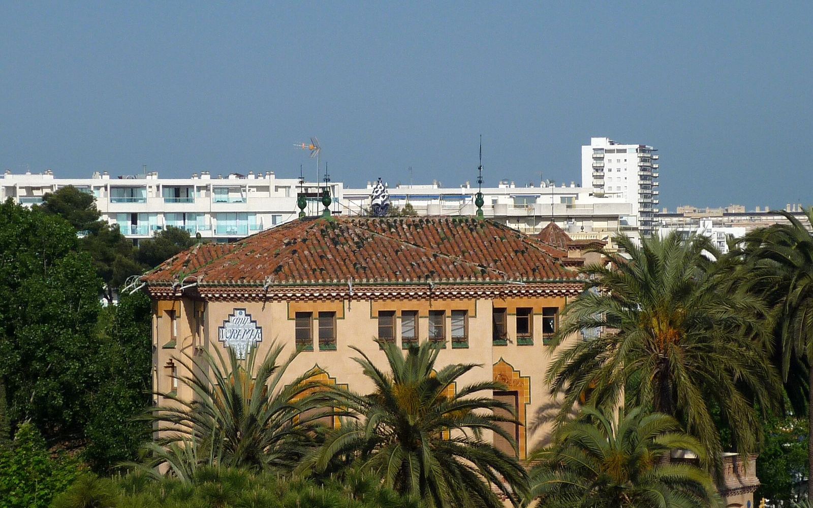 De modernistische villa Casa Bonet aan het begin van de boulevard van Salou