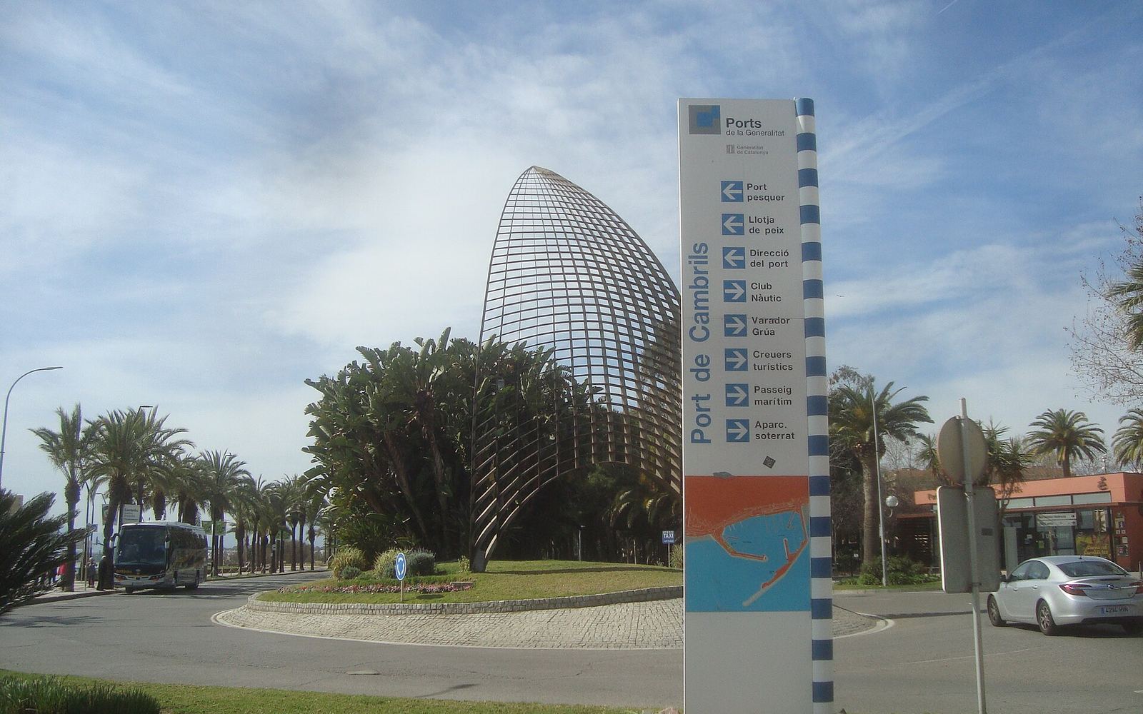 De haven van Cambrils, vertrekpunt van de meeste catamarantochten